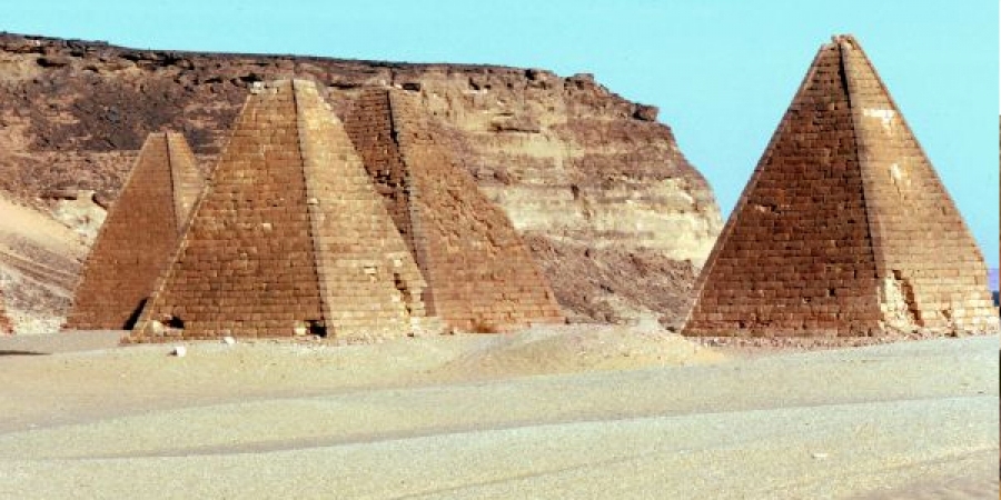Археологичид эртний Египетийн хатны бунхныг олжээ