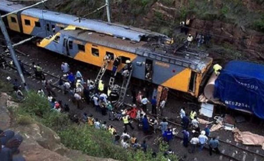 Галт тэрэг мөргөлдөж, 300 хүн гэмтжээ
