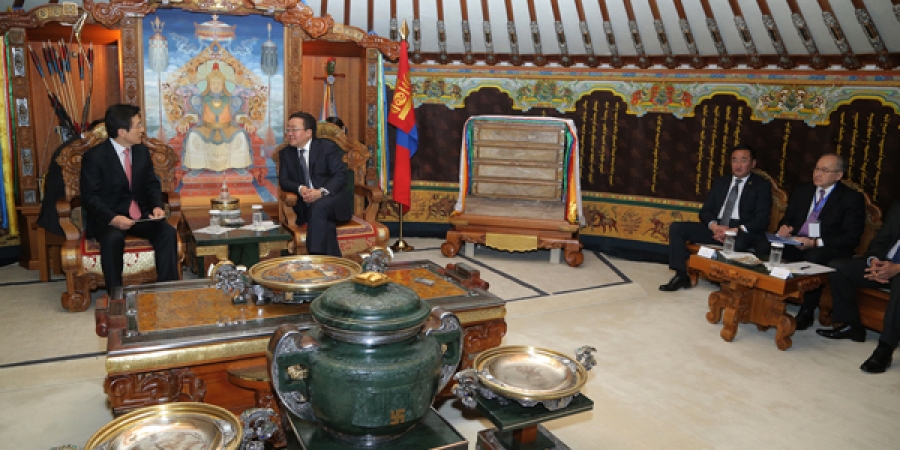 Монгол Улсын Ерөнхийлөгч Ц.Элбэгдоржид БНСУ-ын Ерөнхий сайд Хван Гё Ан бараалхлаа