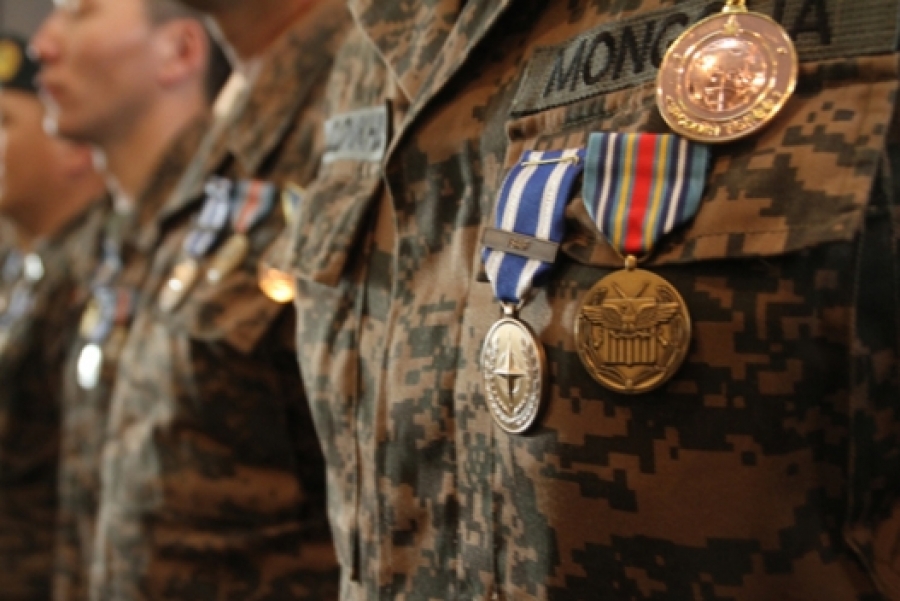 Монгол дайчдыг “НАТО”-гийн медалиар шагнажээ