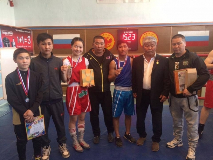 Дорнод аймгийн өсвөрийн боксчид олон улсын тэмцээнээс есөн медаль хүртлээ