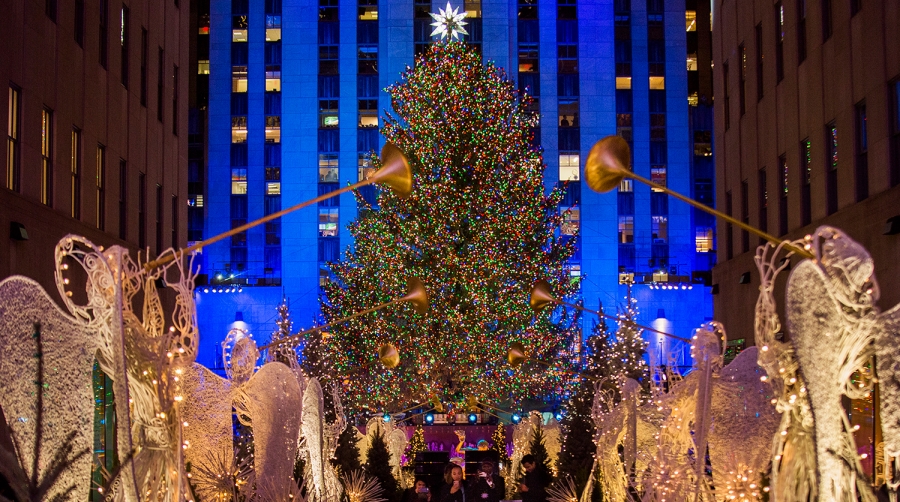 ФОТО: АНУ-ын гол гацуур баярын гэрлээ асаалаа