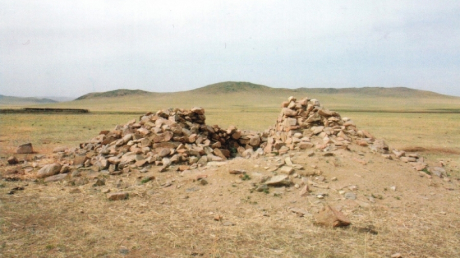 Дорнод аймгийн Баян-Уул сумын нутгаас дөрвөлжин булш, чулуун байгууламж илрүүлжээ