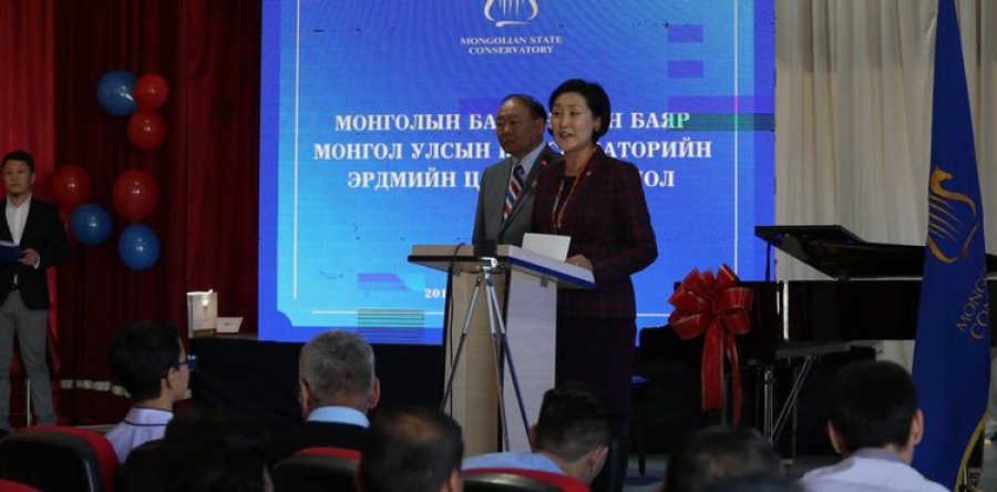 Монгол Улсын Консерваторит дөрвөн ширхэг гранд төгөлдөр хуур бэлэглэв
