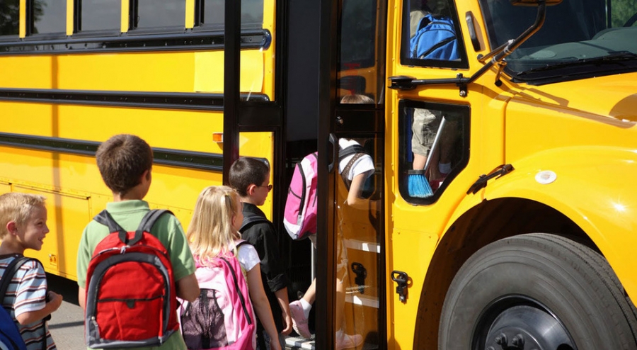 Энхтайваны өргөн чөлөө орчмын 49 сургуулийг автобустай болгох талаар судална