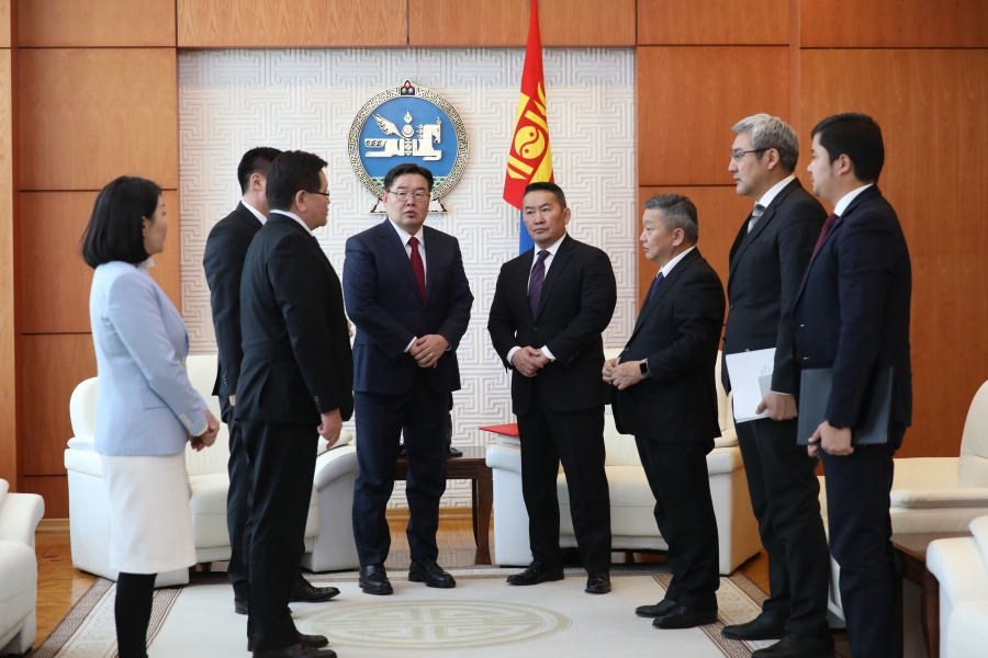 Монгол Улсын Үндсэн хуулийн нэмэлт, өөрчлөлтийг танилцуулж, уг эхийг баталгаажуулж өгөхийг хүслээ