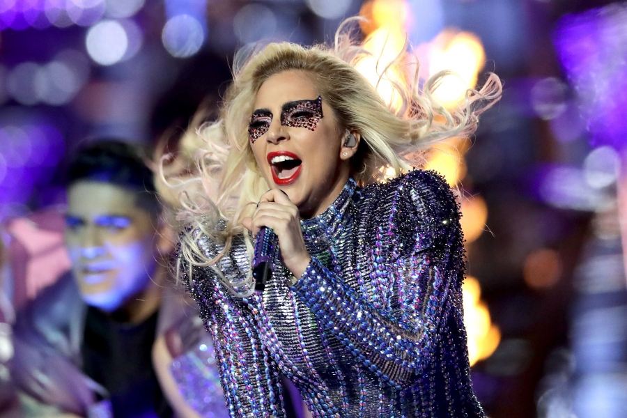 Леди Гага урлагийн одод оролцох тоглолтыг зохион байгуулна