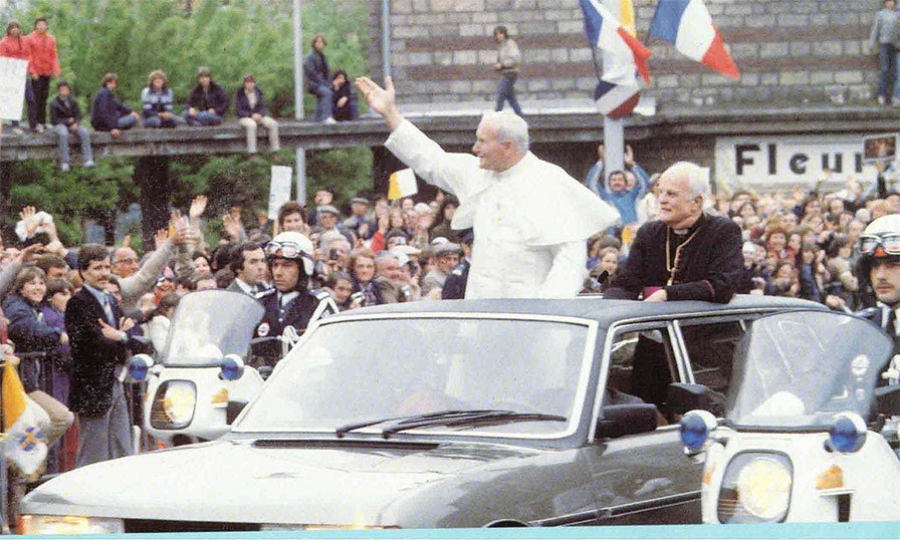 Пап ламын “пажеот лимузин”-ий сонирхолтой түүх