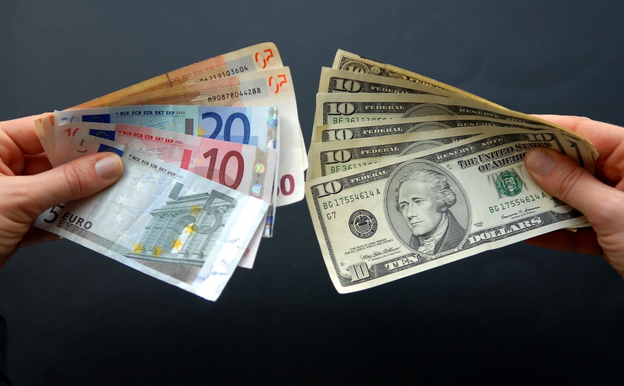Европын холбоо зах зээлээсээ америк долларыг шахах арга хайж байна