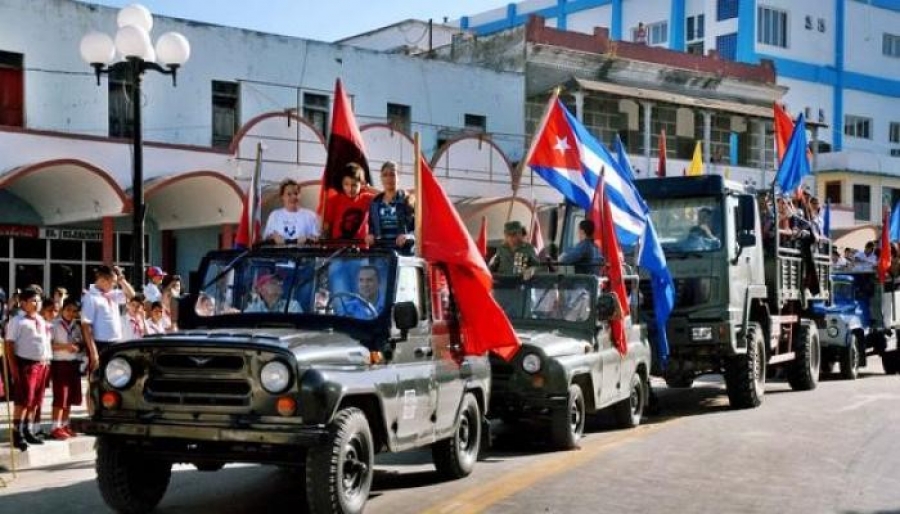 Куба иргэд хоригийг цуцлахыг шаардаж жагсана