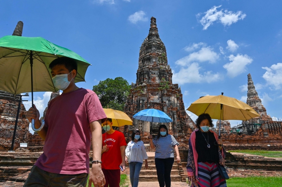 Тайландад 28,021 жуулчин ирснээс 28 хүнээс КОВИД-19 халдвар илэрчээ