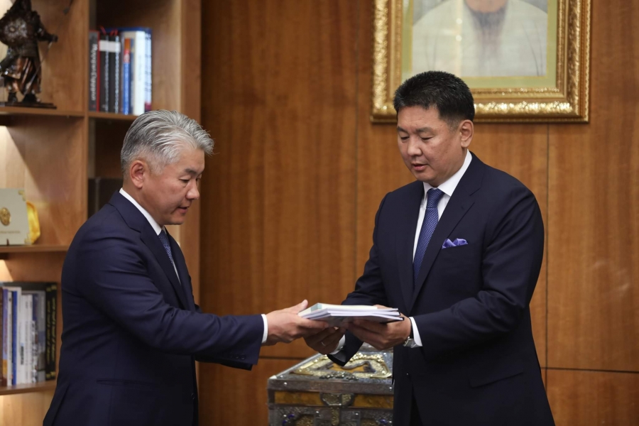 Үндэсний аюулгүй байдлын тухай хуулийн шинэчилсэн найруулгын төслийг Монгол Улсын Ерөнхийлөгчид өргөн барилаа
