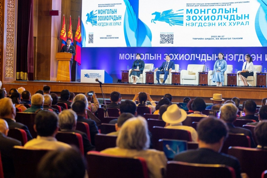 У.Хүрэлсүх: Монголын зохиолчид 30 гаруй жилийн дараа эргэж нэгдсэнд талархаж байна
