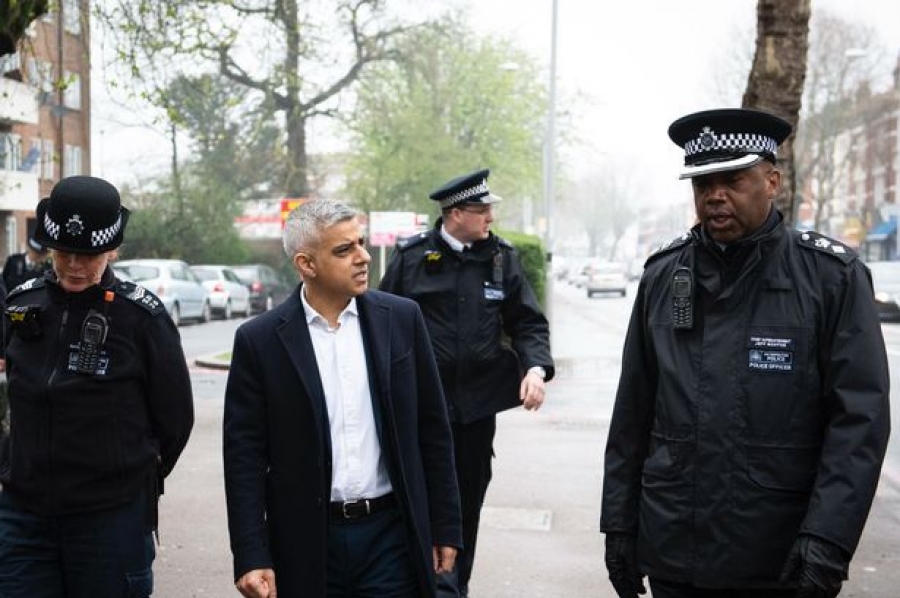 Лондон хотын дарга эдийн засгийн хямрал гудамжны хүчирхийллийг өдөөнө гэж эмээж байна