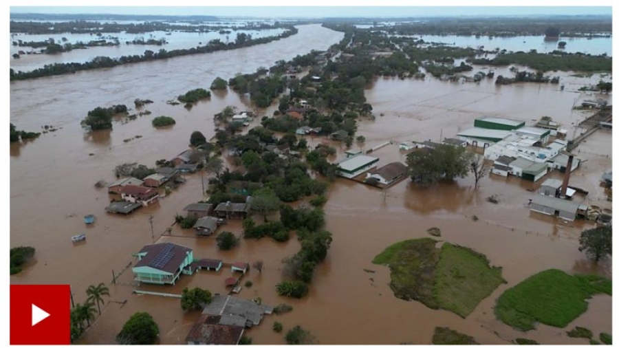 Бразилийн өмнөд хэсэгт хар салхи дэгдэн, хүчтэй аадар бороо орсны улмаас Мукум хот бүхэлдээ үерт автжээ