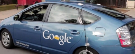  “Google”-ийн жолоочгүй машин хотын хөдөлгөөнд саадгүй оролцов