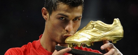 К.Роналдо Португалын шилдэг хөлбөмбөгч болох уу?