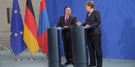 Монгол Улсын Ерөнхийлөгч Ц.Элбэгдорж ХБНГУ-ын Холбооны Канцлер Ангела Меркел нар мэдээлэл хийв