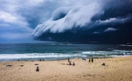 Сиднейд болж байсан үүлэн цунами