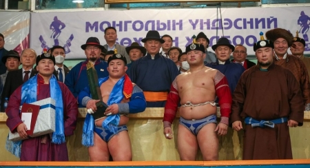 Монгол Улсын Ерөнхийлөгчийн нэрэмжит цомыг Улсын харцага Б.Бат-Өлзий хүртлээ