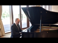В.Путин төгөлдөр хуур тоглов /видео/